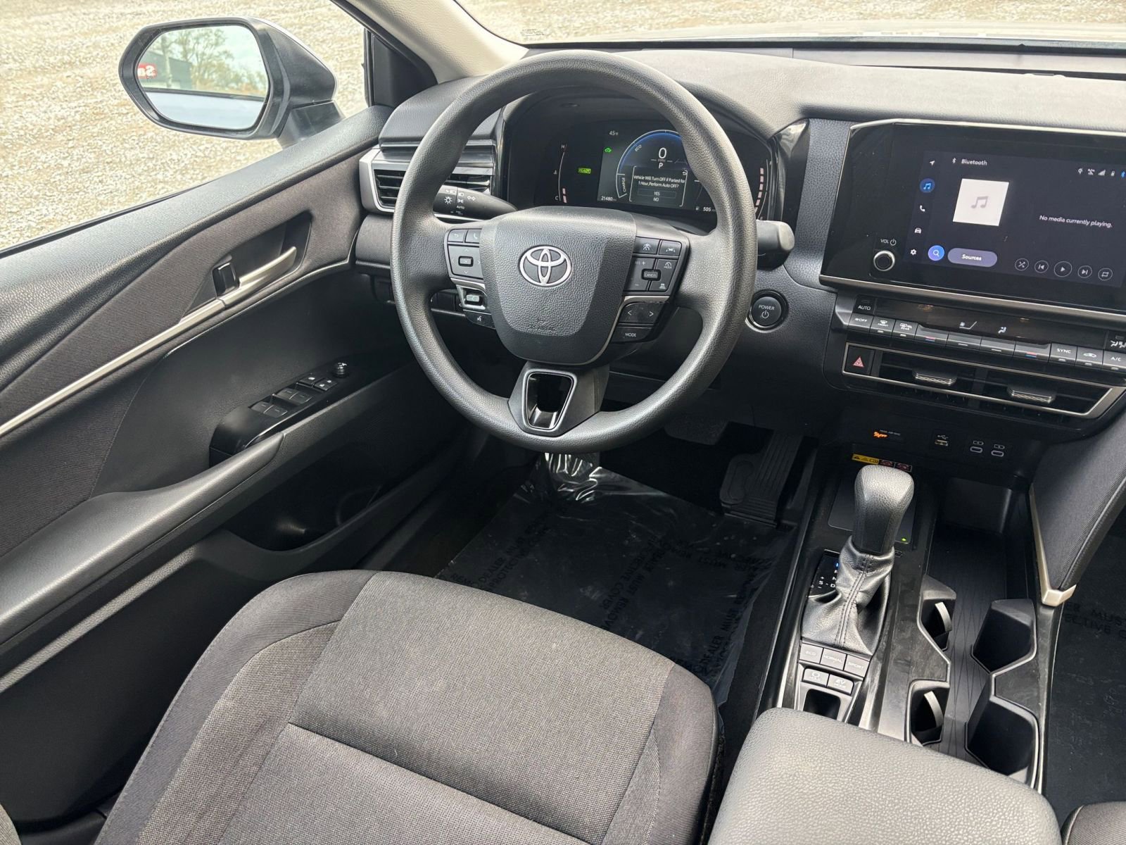 Used 2025 Toyota Camry LE image 30