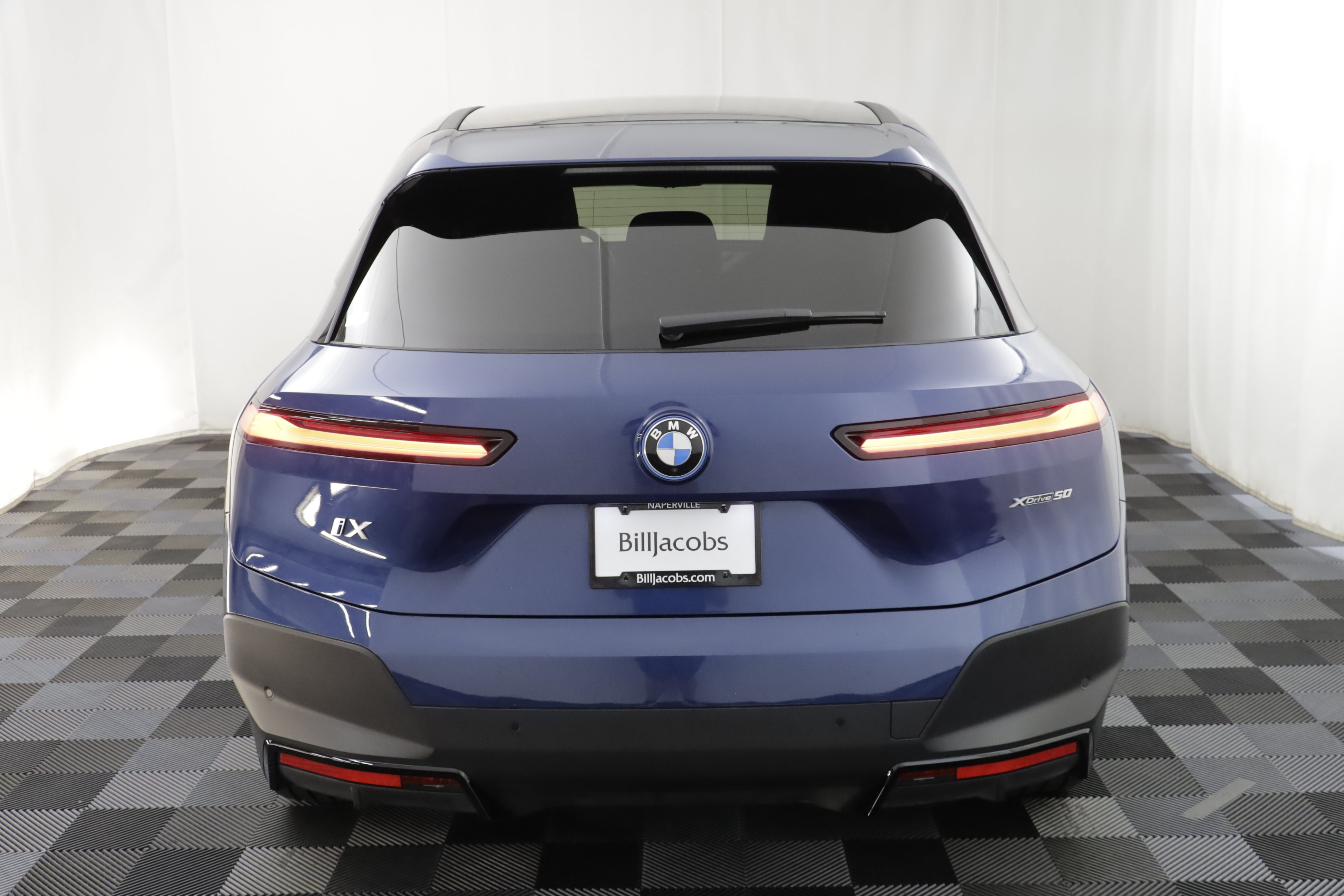Used 2024 BMW iX xDrive50 w/ Premium Package AWD/4WD image 20