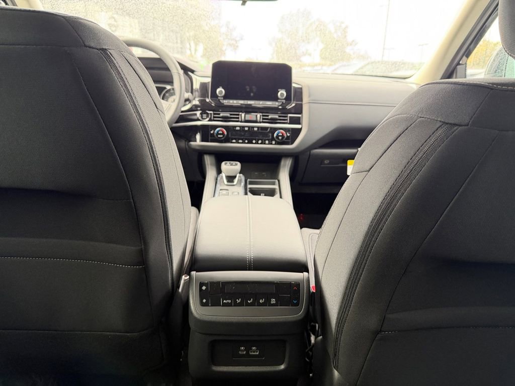 New 2025 Nissan Pathfinder SV image 28