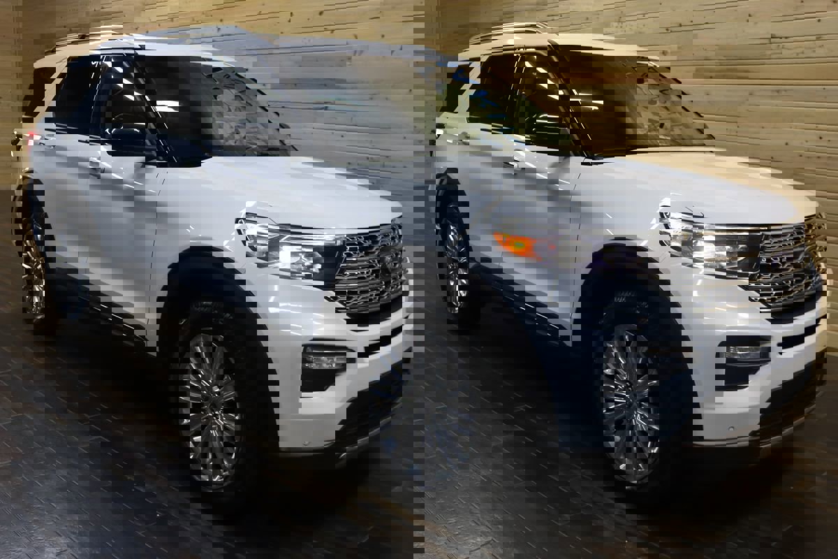 Used 2020 Ford Explorer Limited AWD/4WD image 2