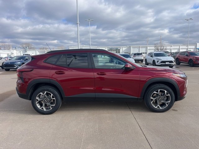 Used 2024 Chevrolet Trax LT w/ Driver Confidence Package image 2