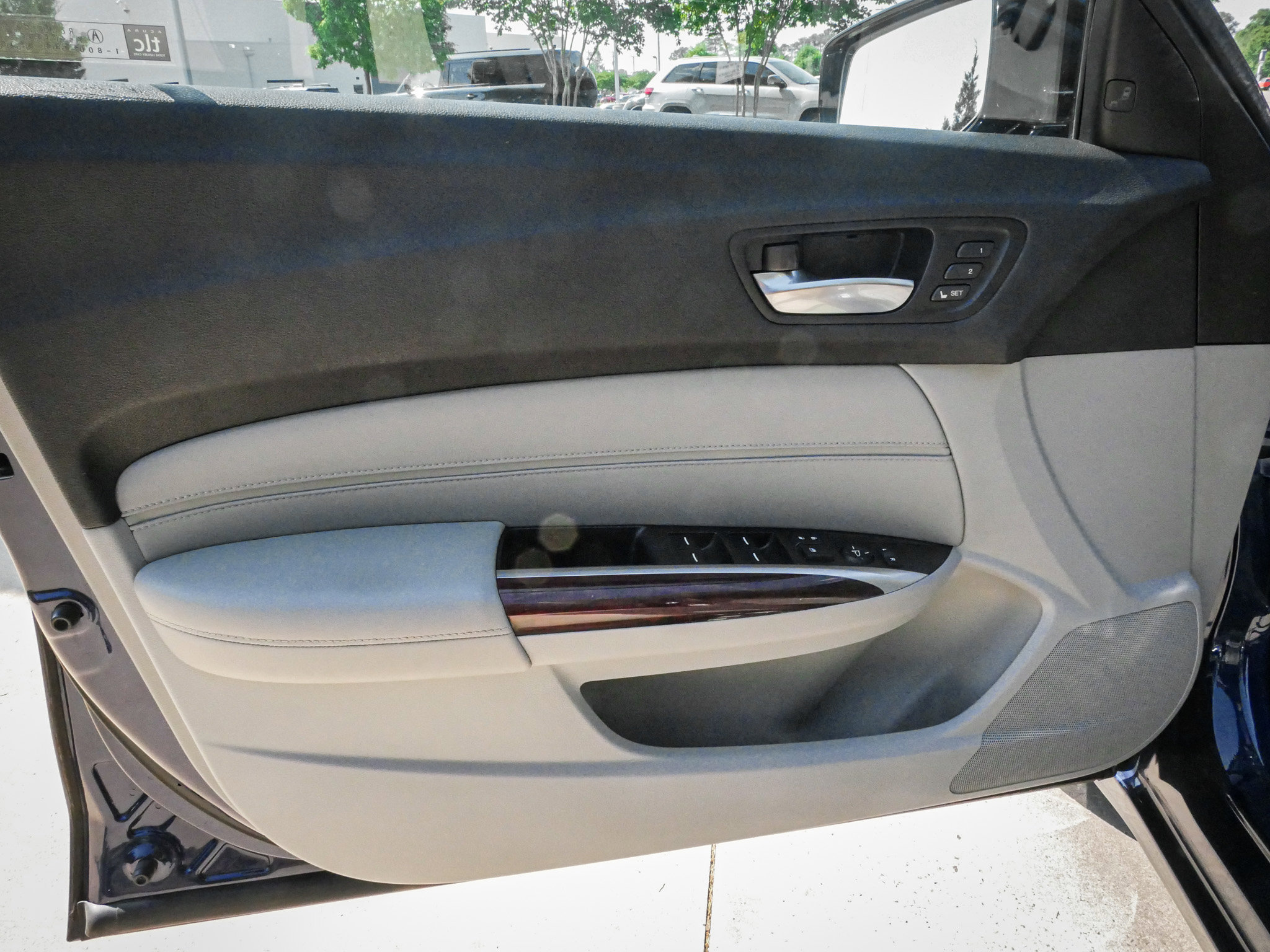 Used 2016 Acura TLX w/ Technology Package FWD image 14