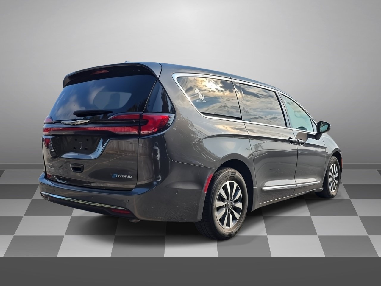 Used 2022 Chrysler Pacifica Limited w/ Uconnect Theater Family Group FWD image 6