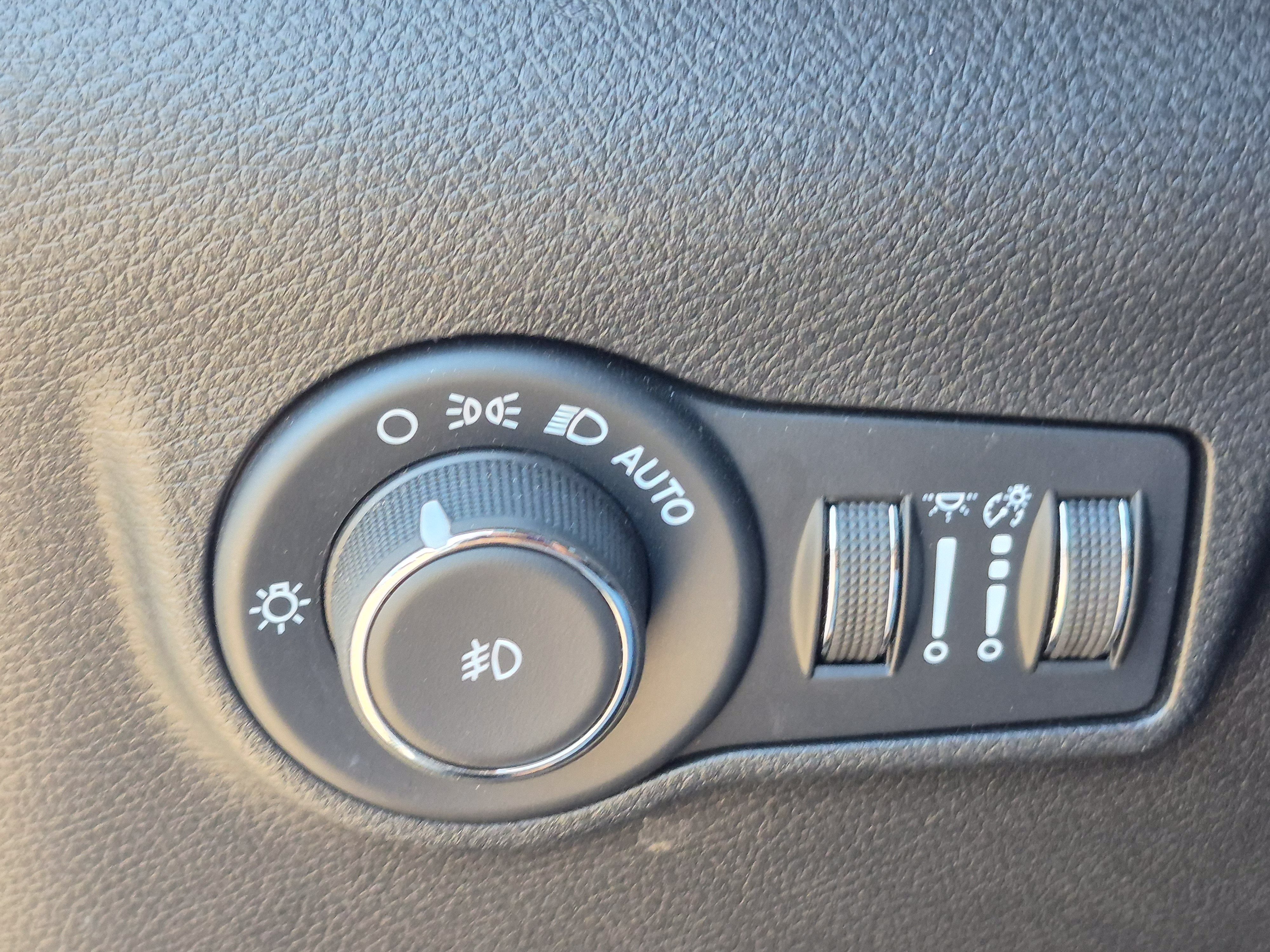 Used 2025 Jeep Compass Trailhawk AWD/4WD image 34