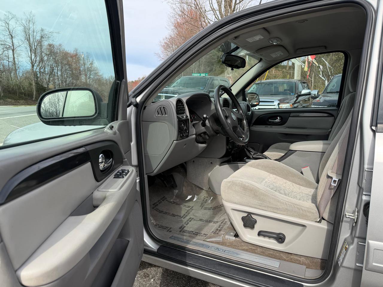 Used 2005 GMC Envoy SLE image 9