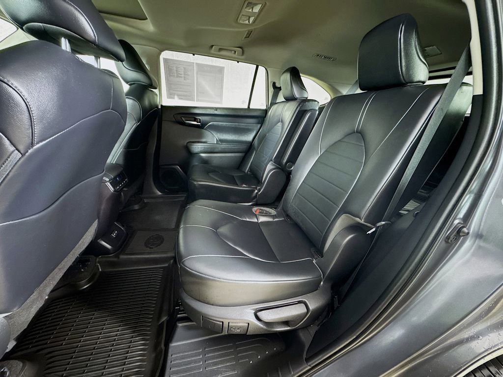 Used 2023 Toyota Highlander XLE image 23