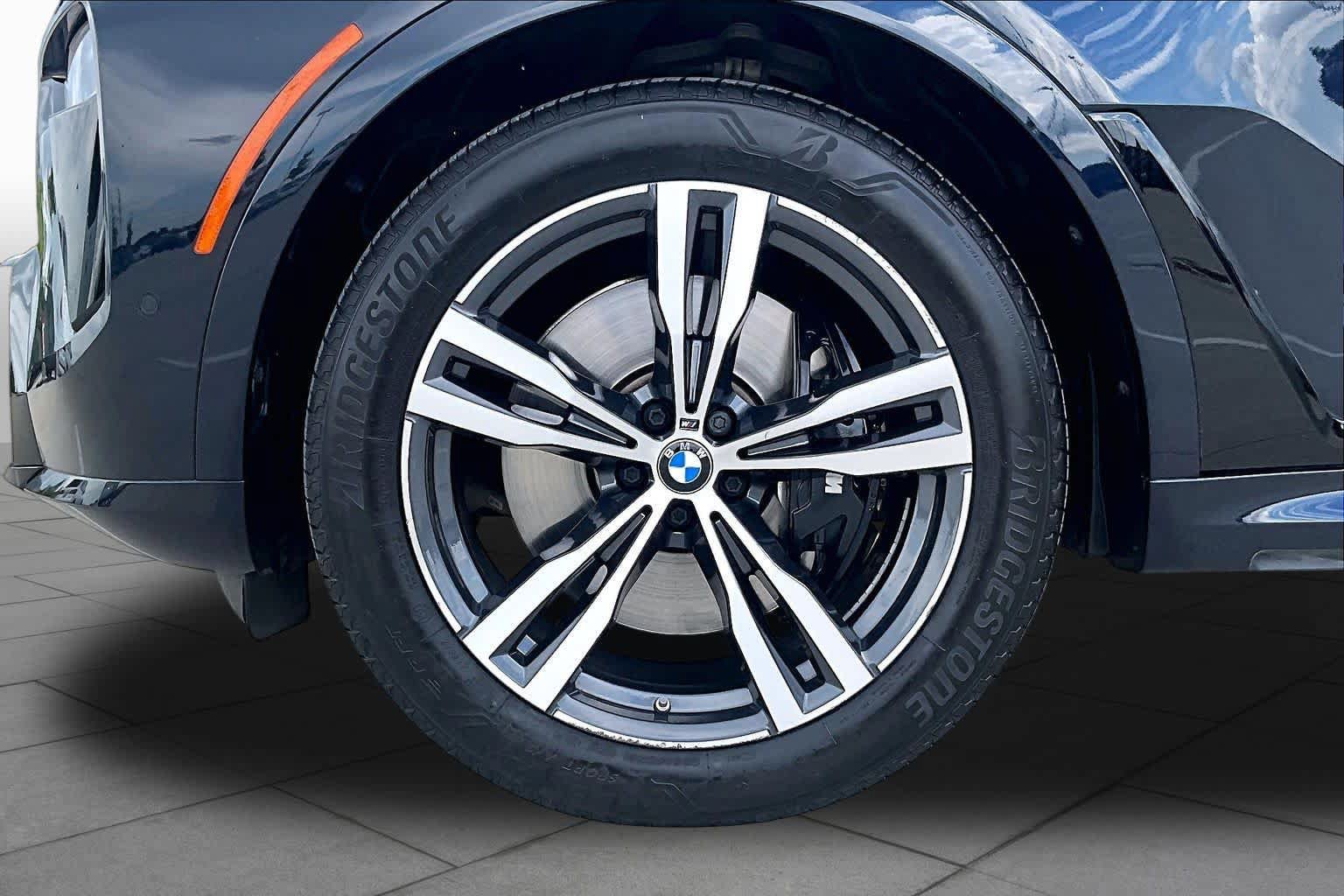 Used 2025 BMW X7 xDrive40i w/ M Sport Package AWD/4WD image 10