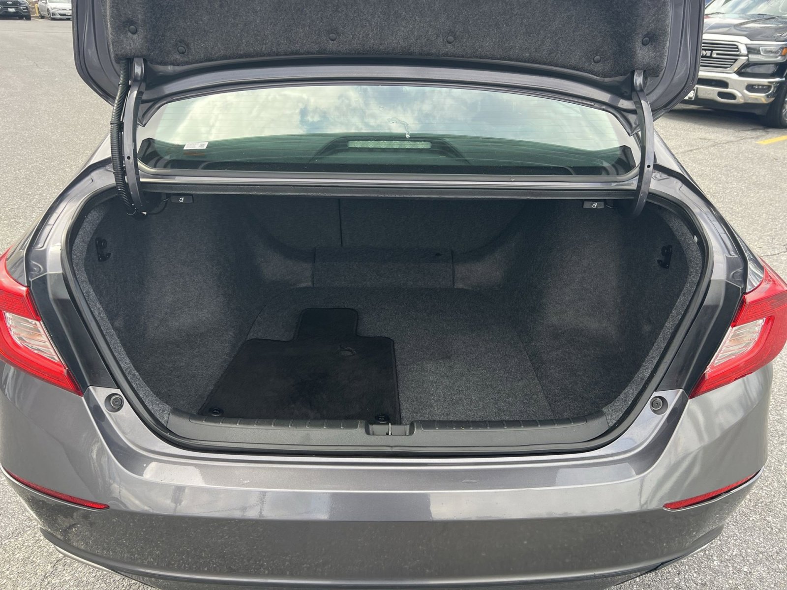 Used 2020 Honda Accord EX image 25