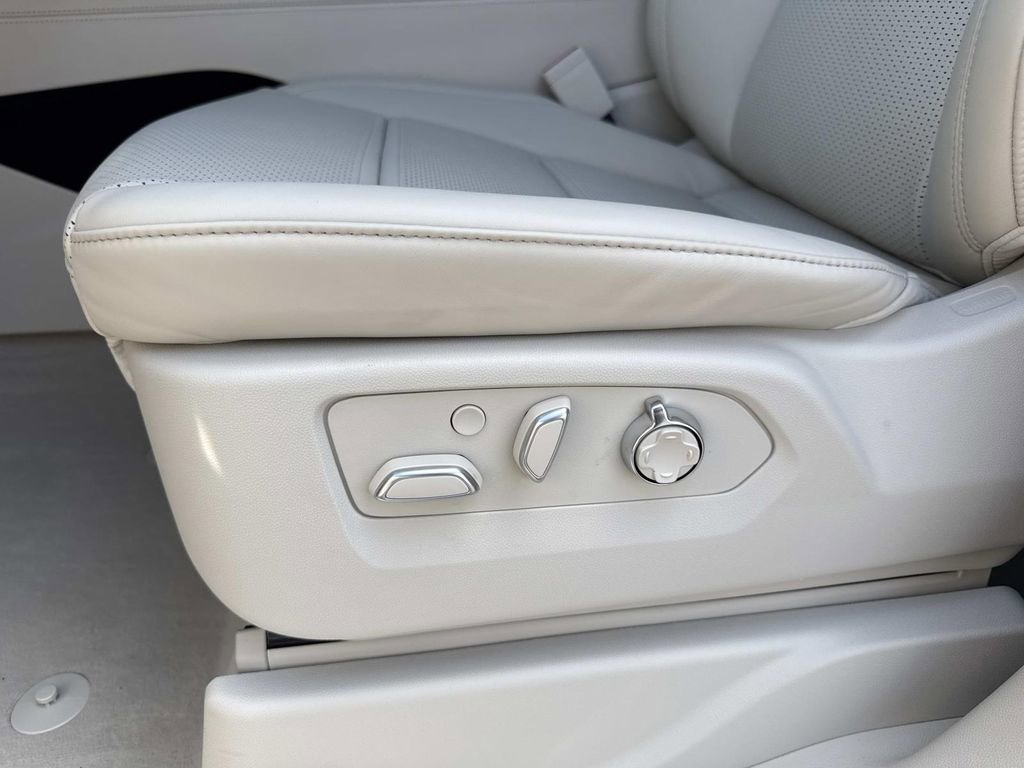 New 2026 Cadillac Escalade Platinum Sport w/ LPO, Floor Liner Package AWD/4WD image 21