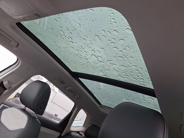 New 2026 Volkswagen Taos SEL image 7