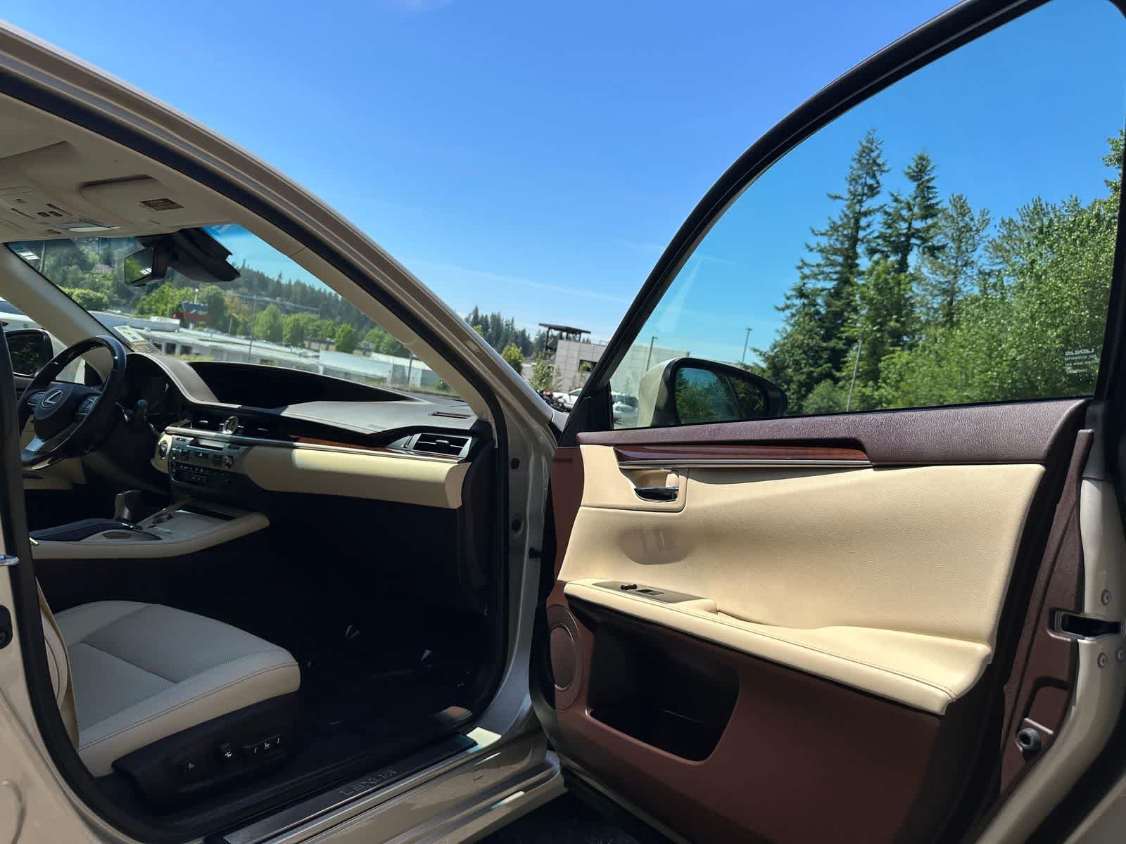 Used 2017 Lexus ES 350 w/ Navigation System Package FWD image 16