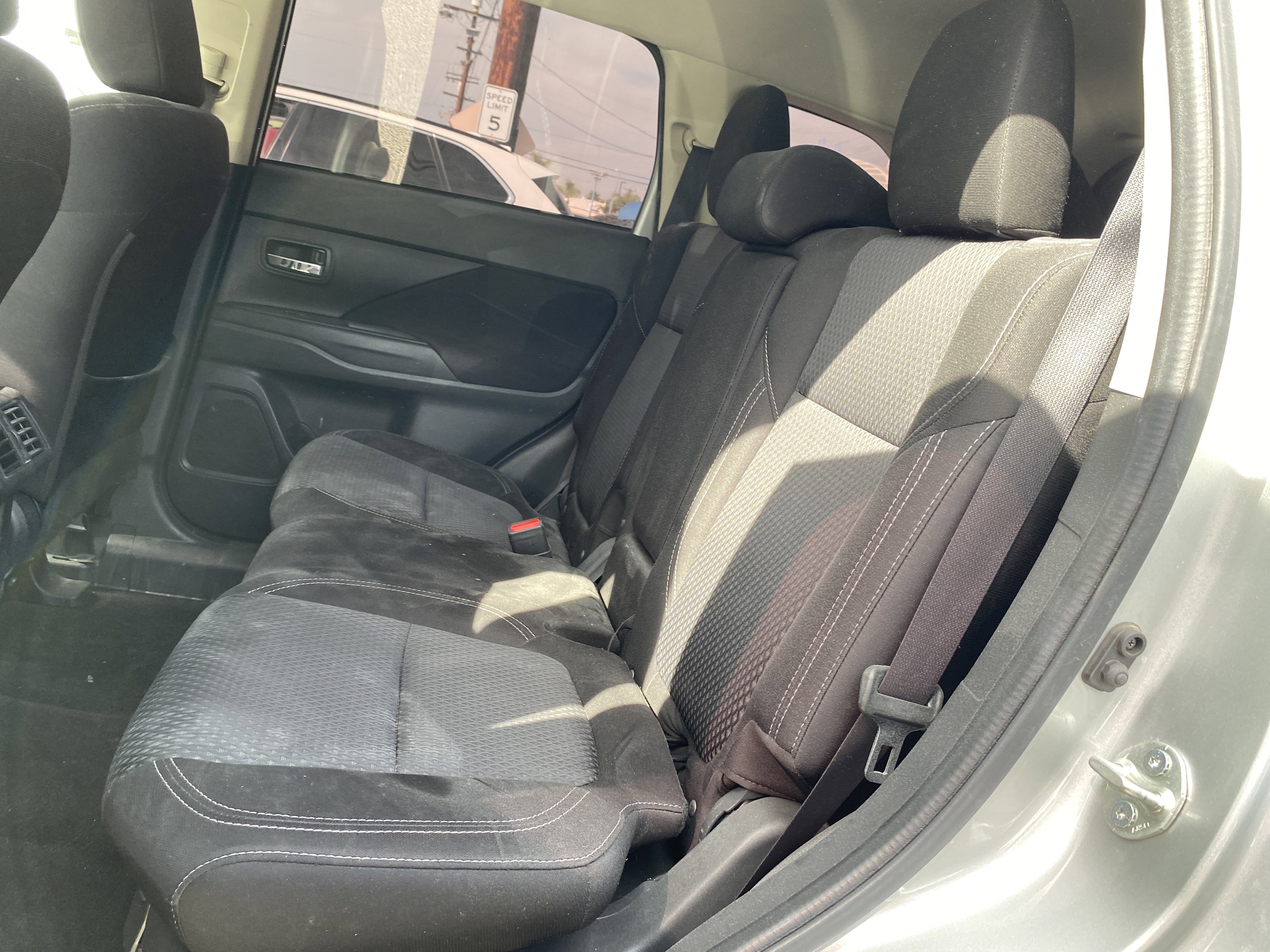 Used 2020 Mitsubishi Outlander ES image 17