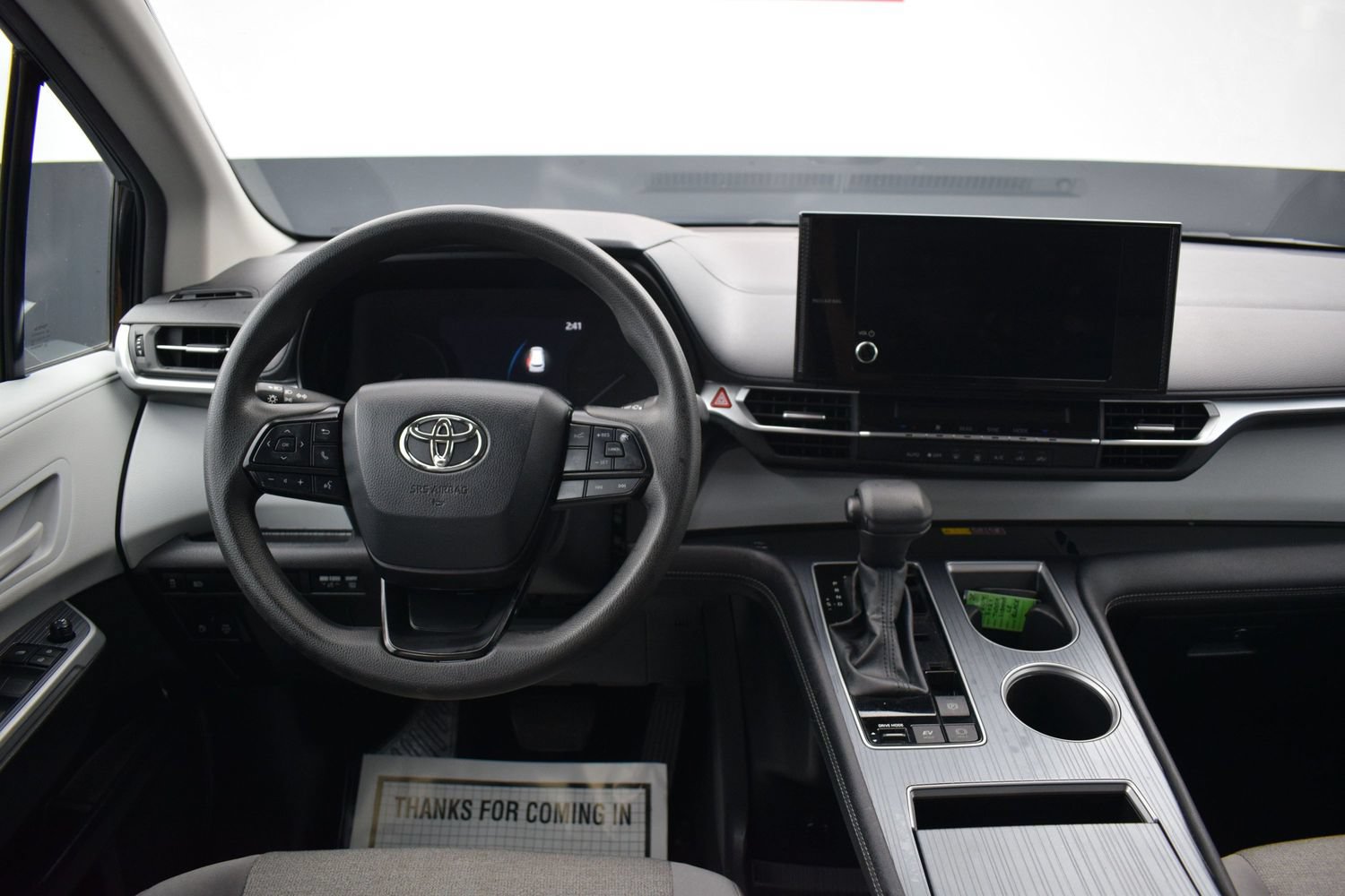 Used 2025 Toyota Sienna LE FWD image 16