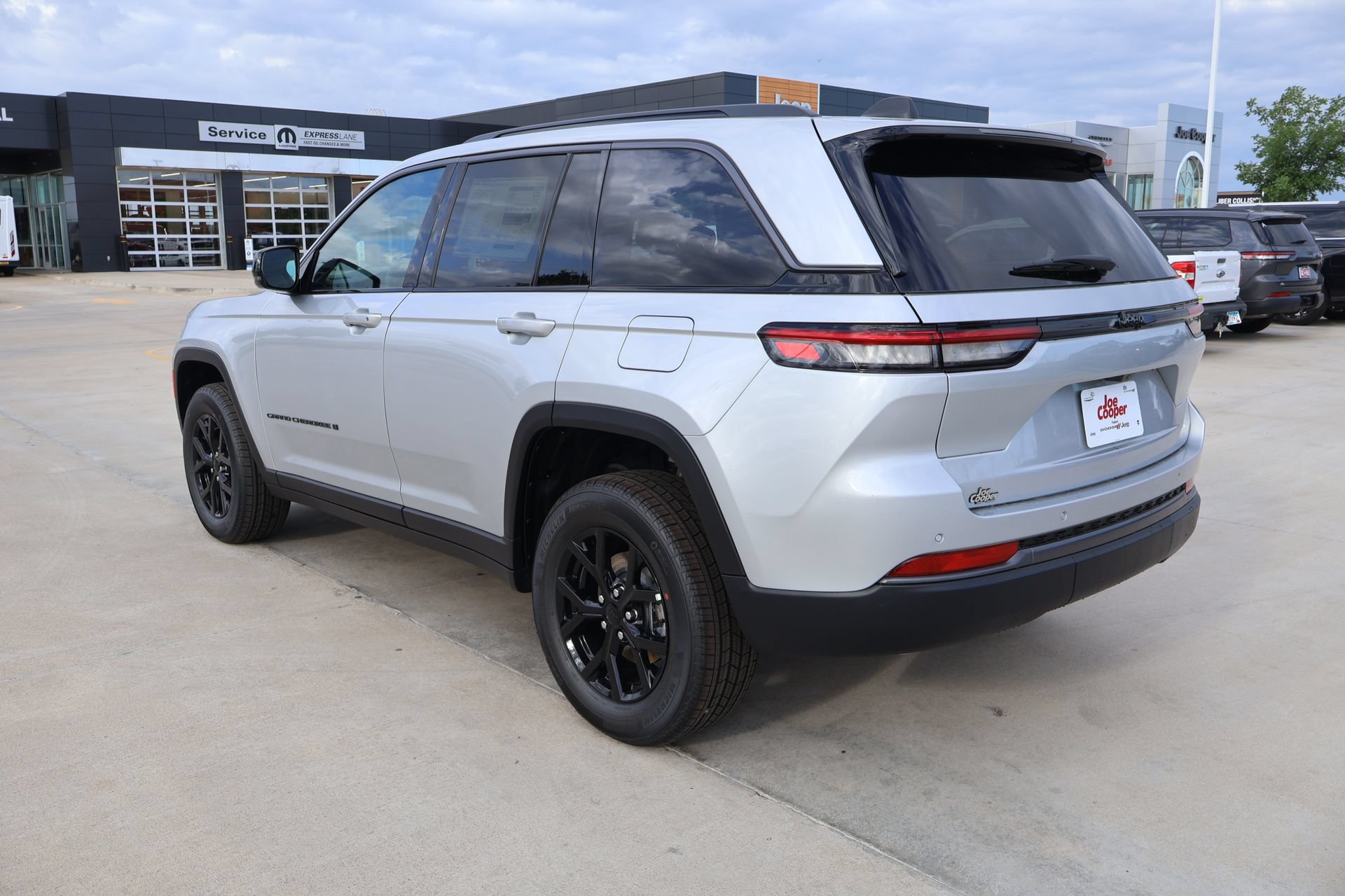 New 2026 Jeep Grand Cherokee Altitude RWD image 24