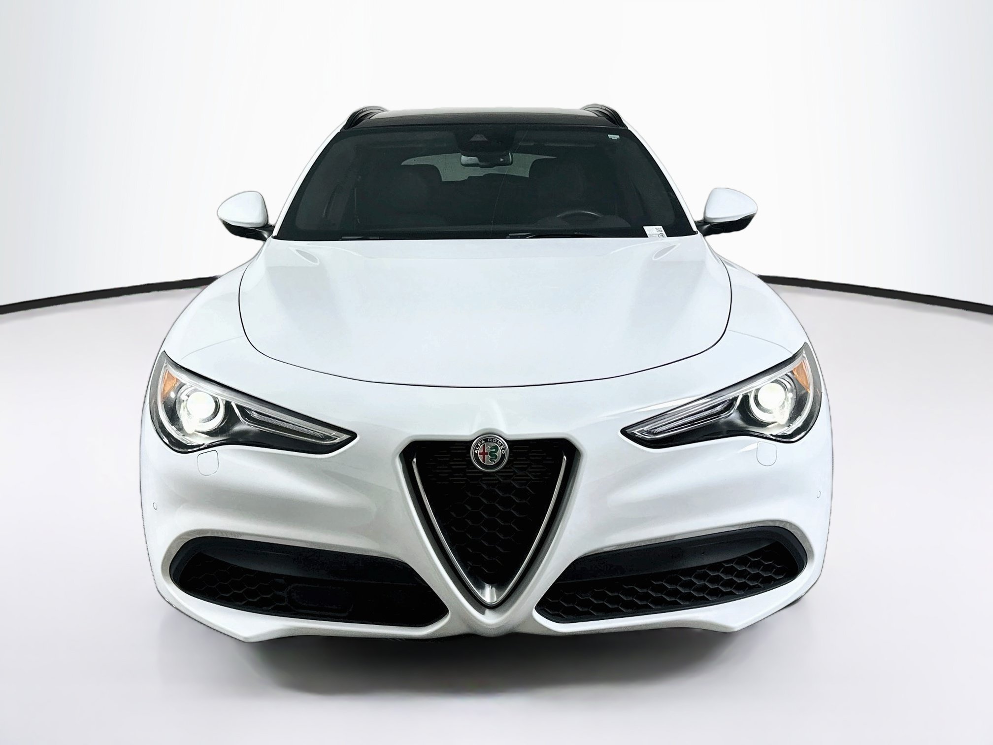 Used 2022 Alfa Romeo Stelvio Ti w/ Active Assist Plus Package AWD/4WD image 2
