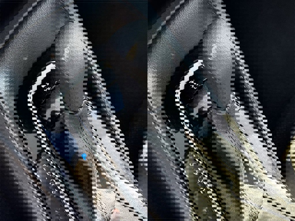 Certified 2025 Toyota Corolla LE image 21