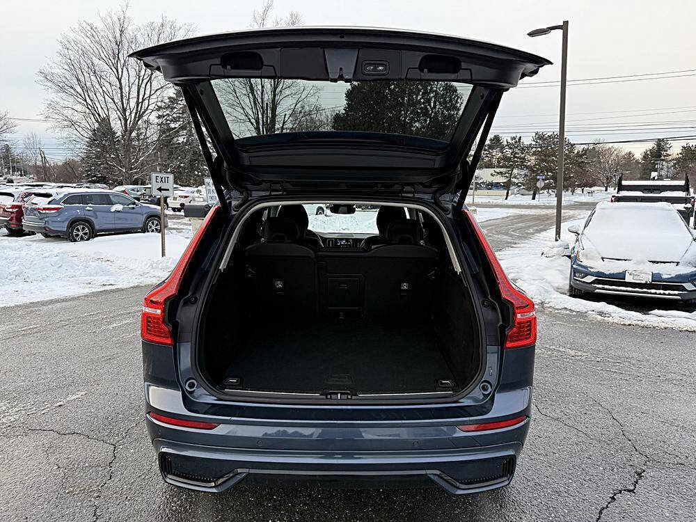 Used 2024 Volvo XC60 B5 Plus image 5