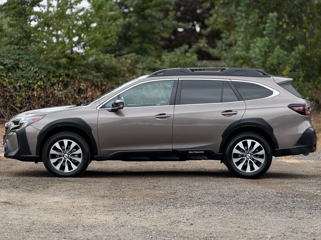 Used 2023 Subaru Outback Limited XT AWD/4WD image 4