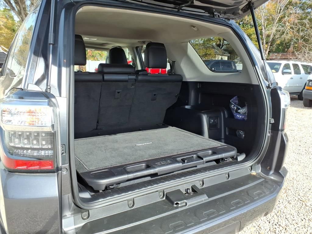 Used 2022 Toyota 4Runner SR5 Premium image 32