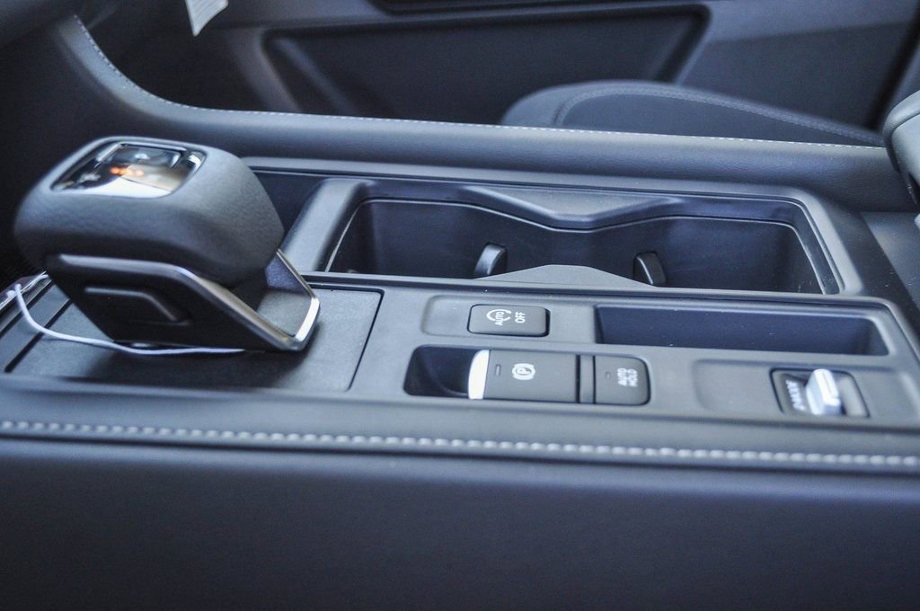 New 2024 Nissan Pathfinder S image 20