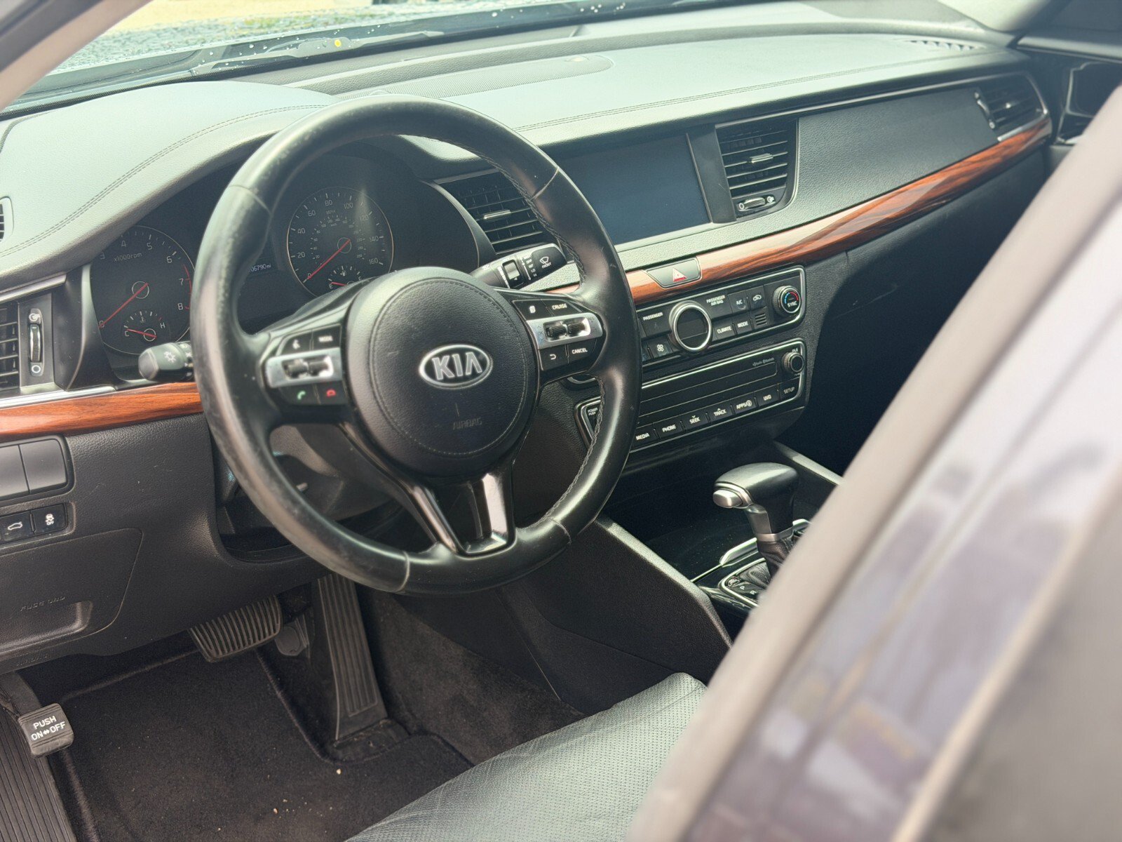Used 2018 Kia Cadenza Premium FWD image 12