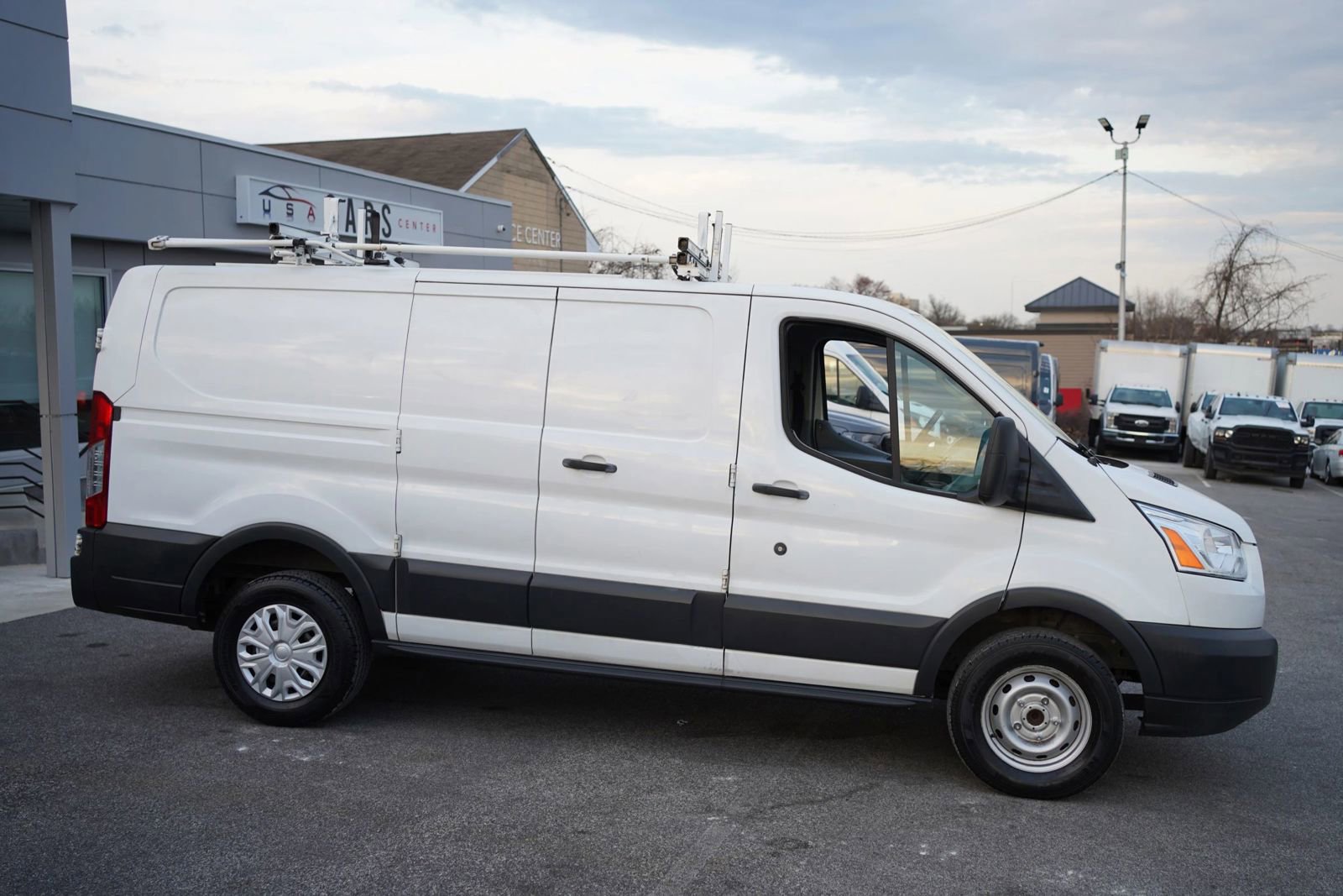 Used 2016 Ford Transit 250 130 Low Roof RWD image 7