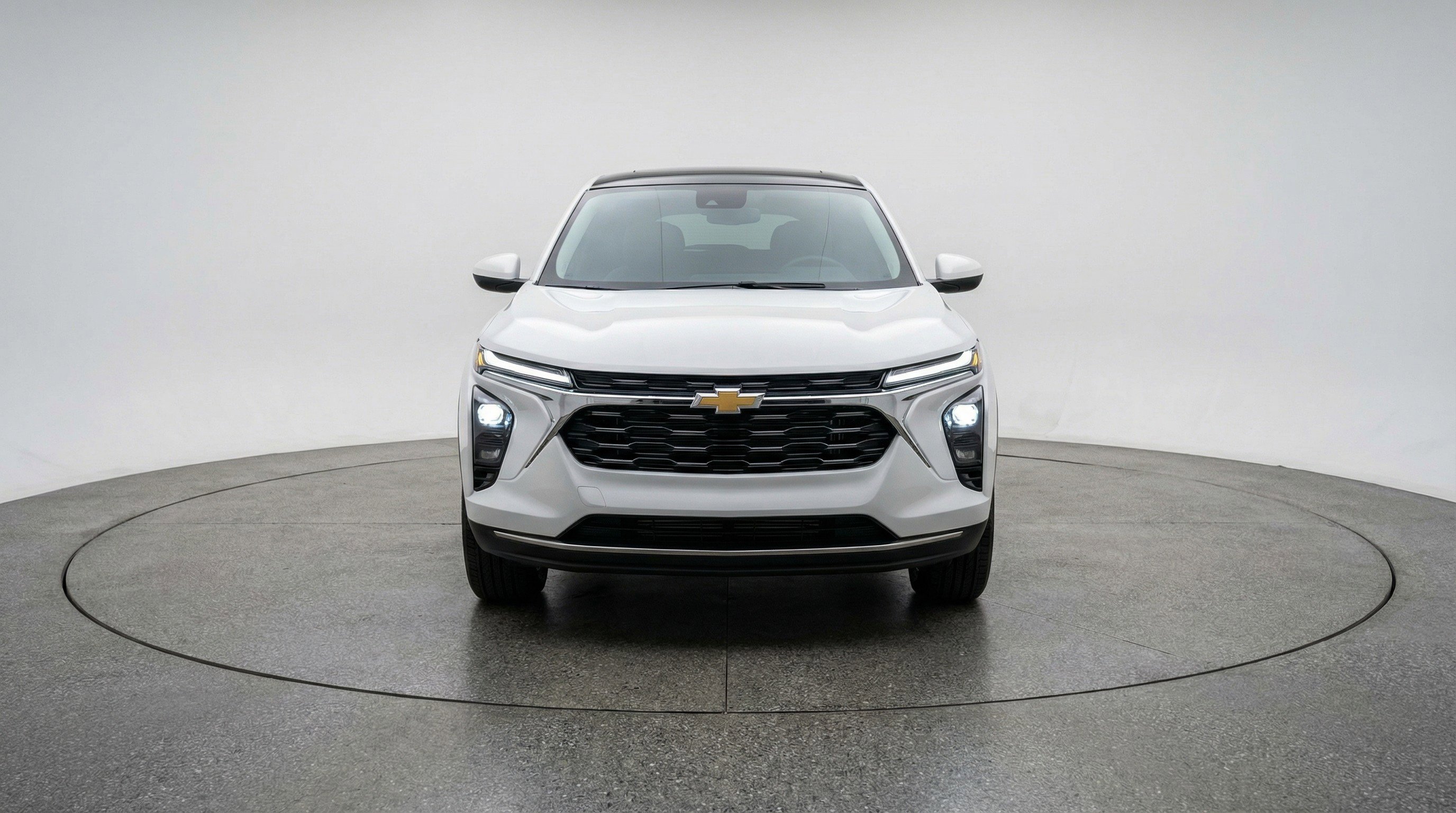 Used 2025 Chevrolet Trax LT FWD image 2