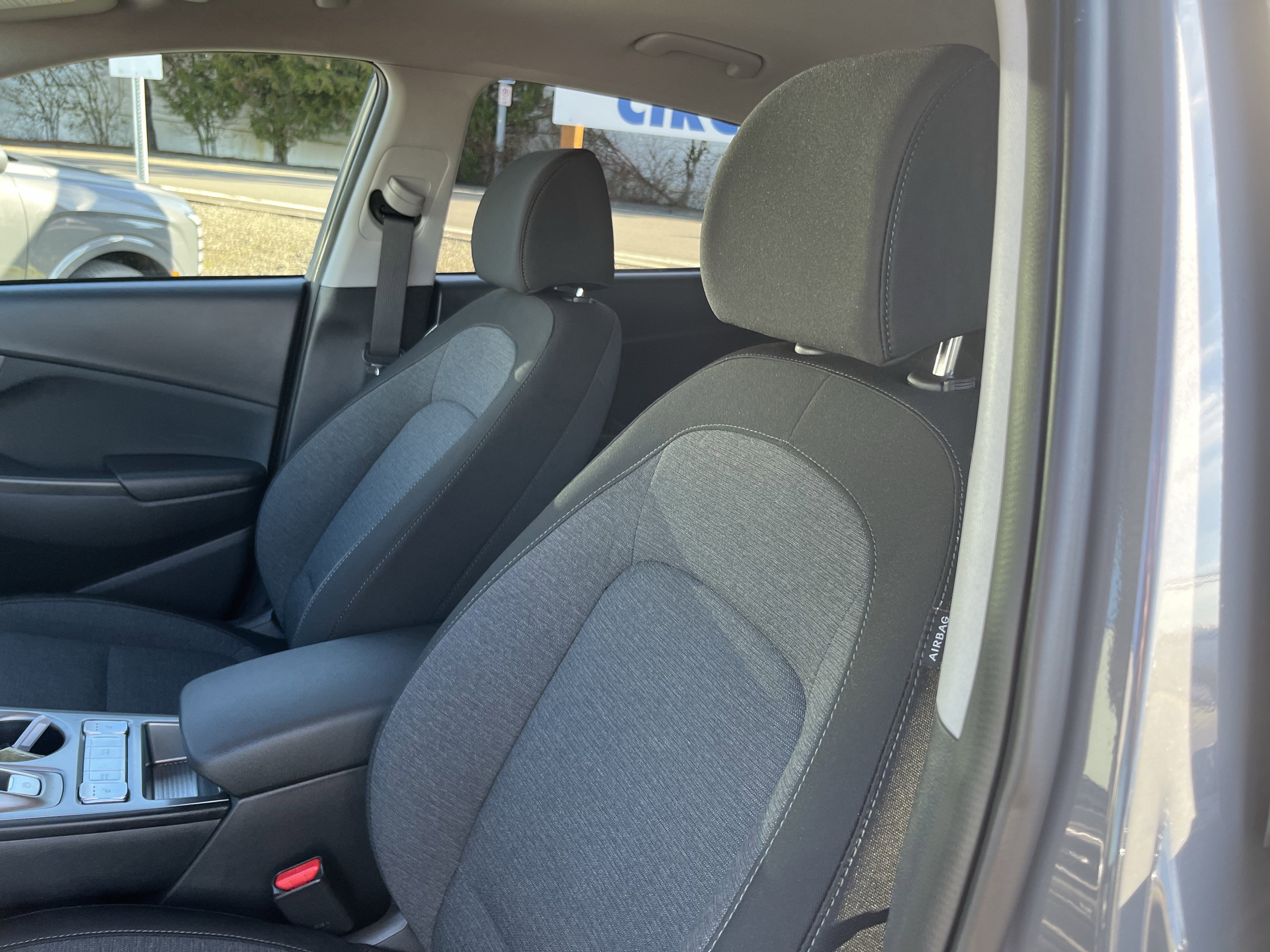 Certified 2023 Hyundai Kona SE w/ Cargo Package image 17