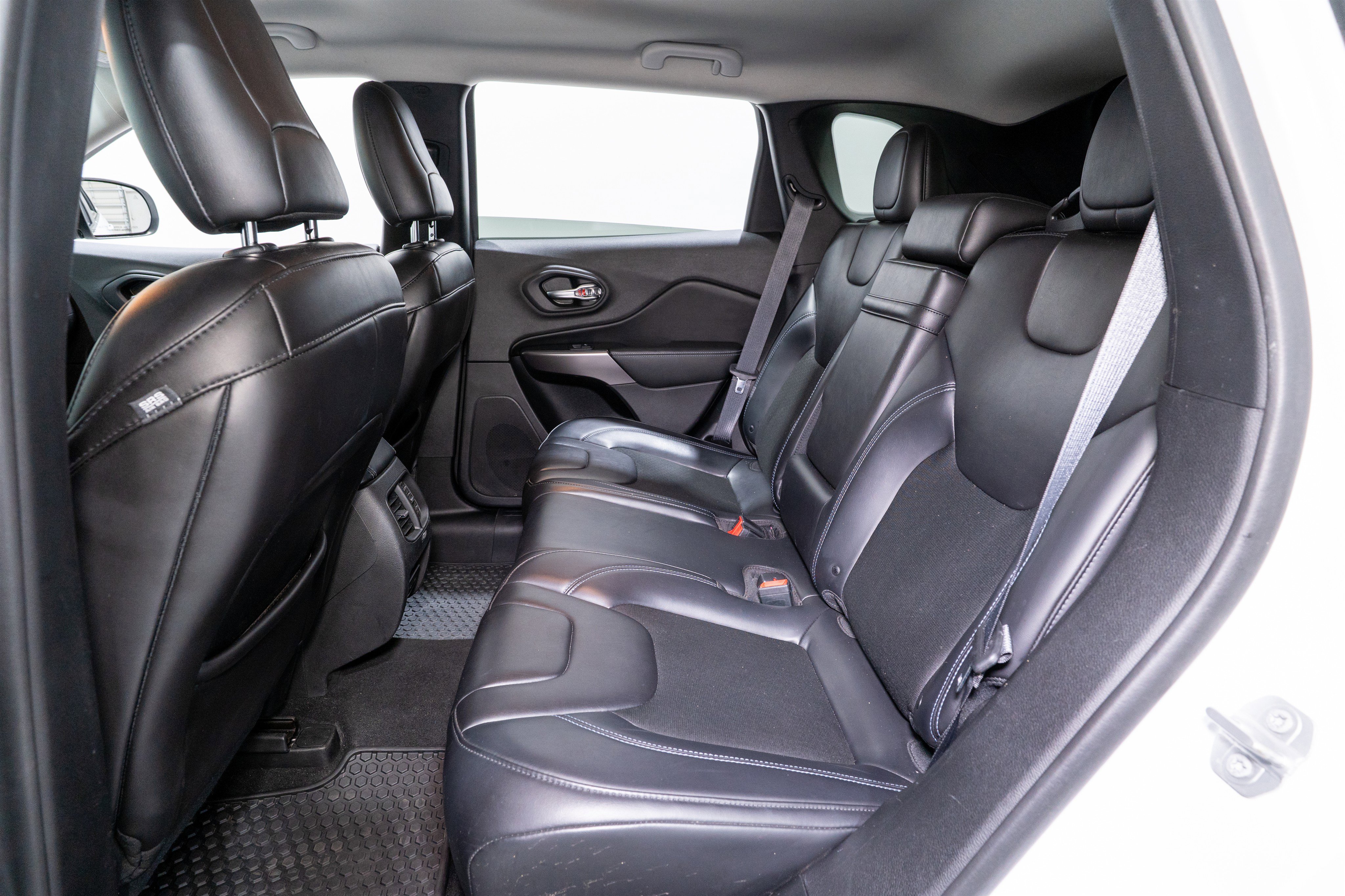 Used 2019 Jeep Cherokee Latitude Plus w/ Cold Weather Group image 31