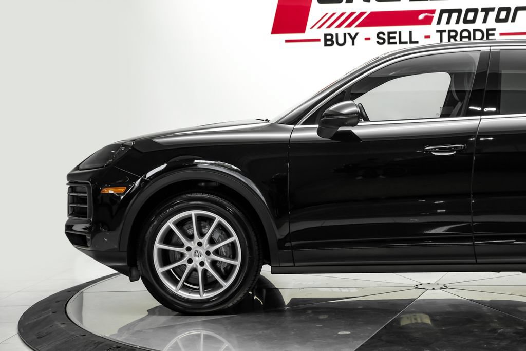 Used 2024 Porsche Cayenne AWD/4WD image 18
