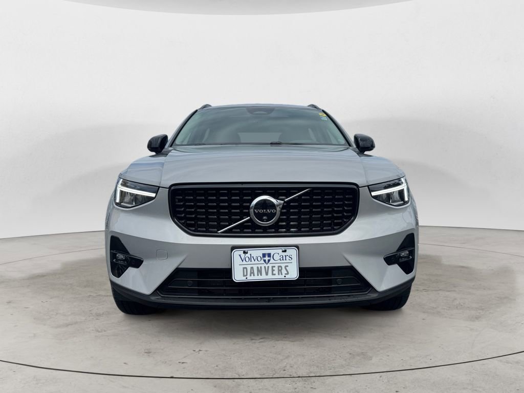Certified 2025 Volvo XC40 B5 Plus image 29