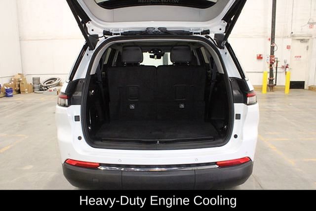 Used 2021 Jeep Grand Cherokee L Limited w/ Luxury Tech Group II image 16