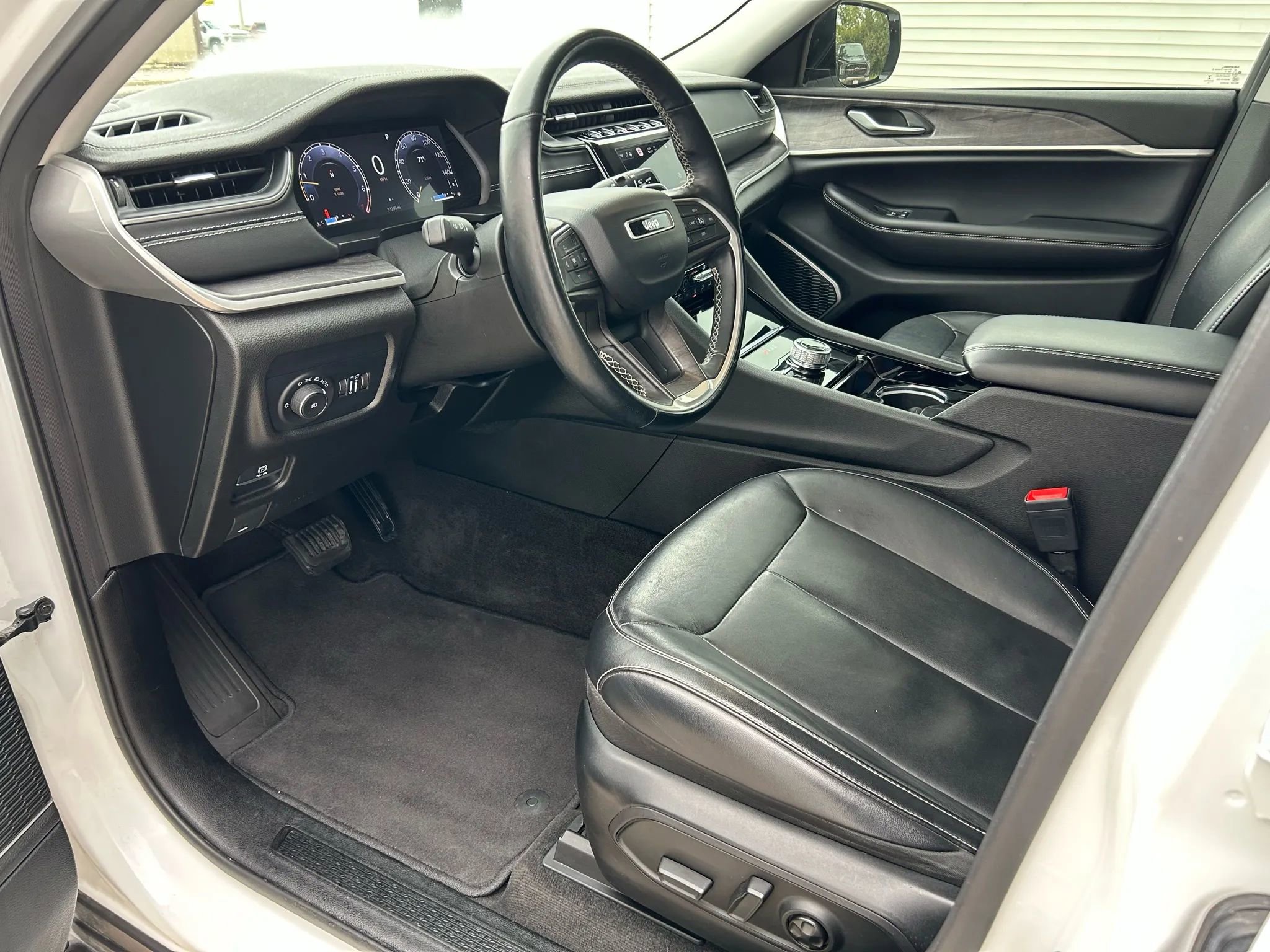 Used 2021 Jeep Grand Cherokee L Limited image 11