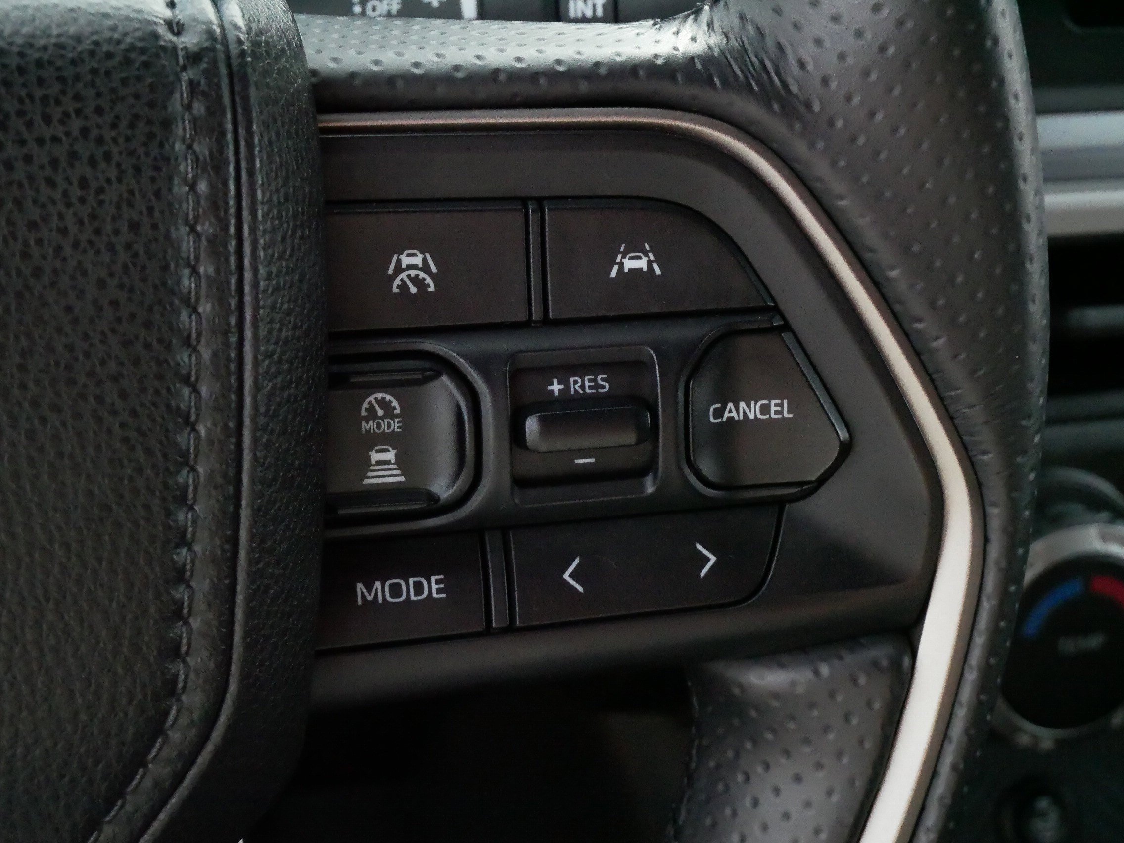 Used 2025 Toyota 4Runner SR5 AWD/4WD image 27
