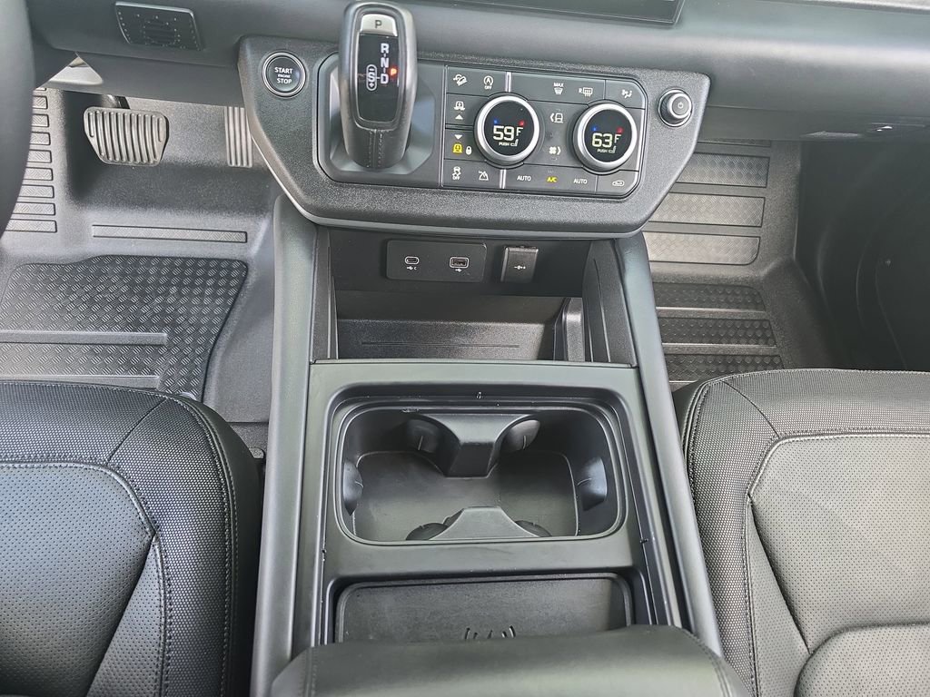 Certified 2023 Land Rover Defender 130 X-Dynamic SE AWD/4WD image 26