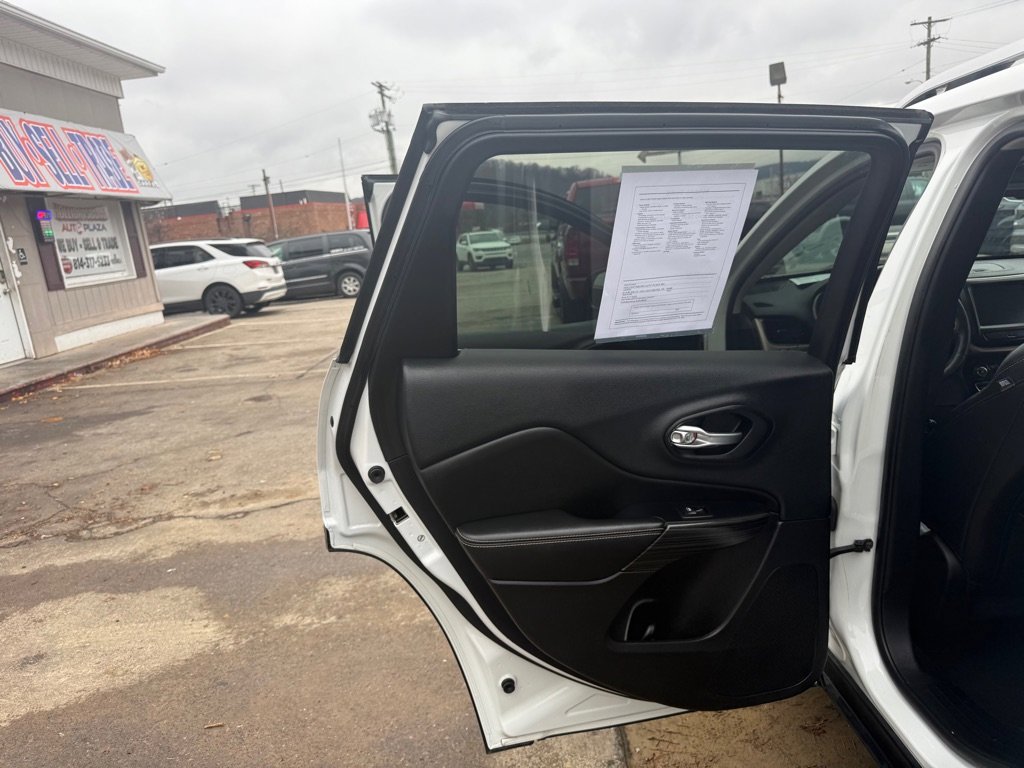 Used 2016 Jeep Cherokee Limited image 31