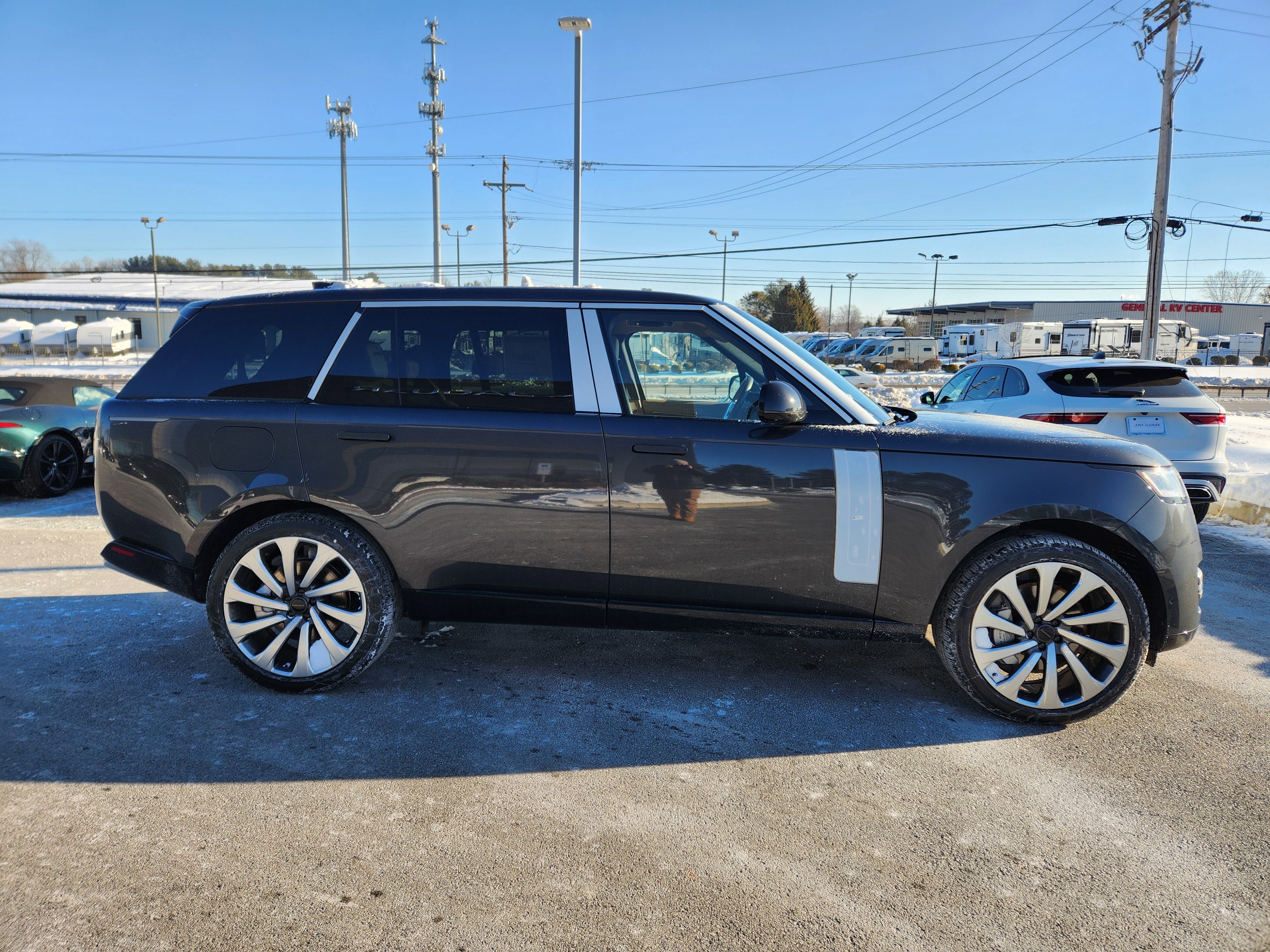 New 2026 Land Rover Range Rover Long Wheelbase SE image 6