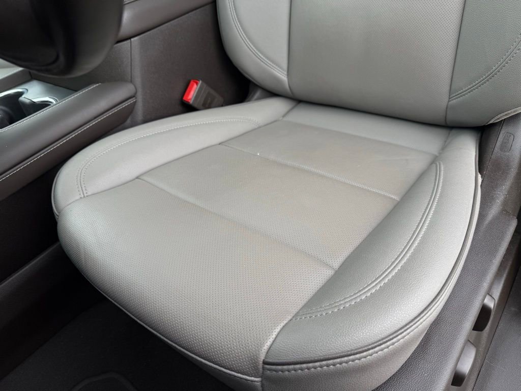 Used 2023 GMC Yukon SLT w/ SLT Premium Package image 22