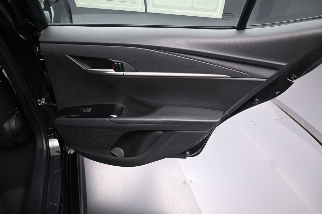 Used 2025 Toyota Camry SE FWD image 31
