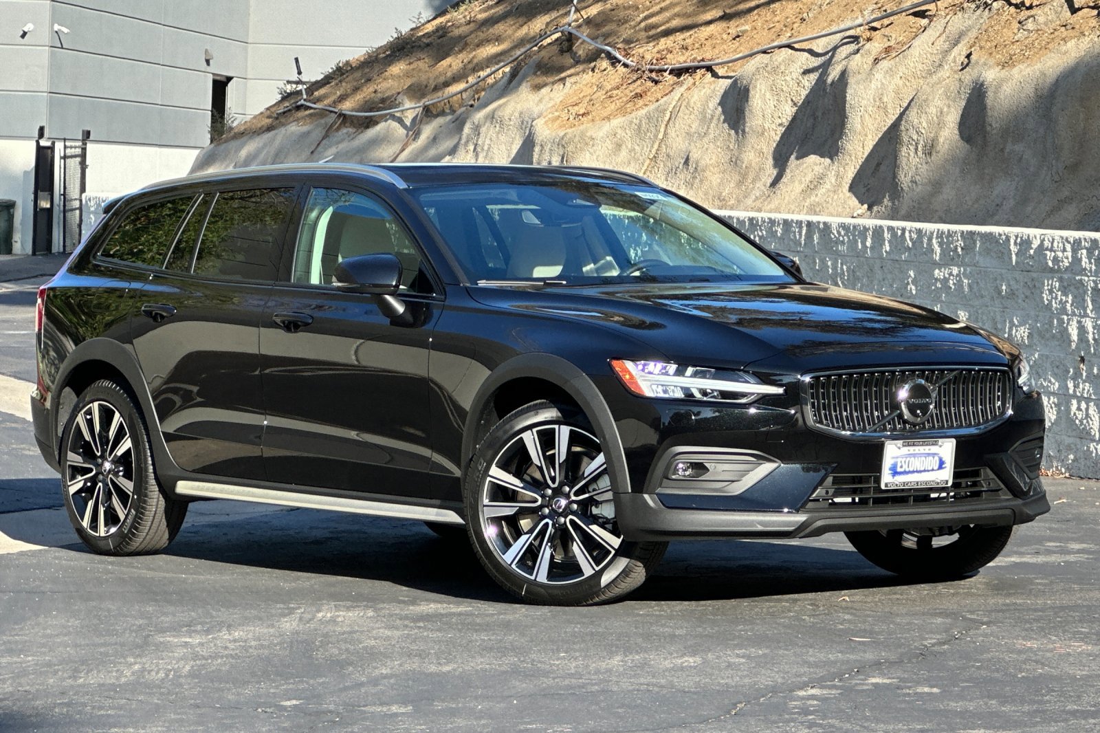 New 2026 Volvo V60 B5 Cross Country Ultra w/ Climate Package image 2