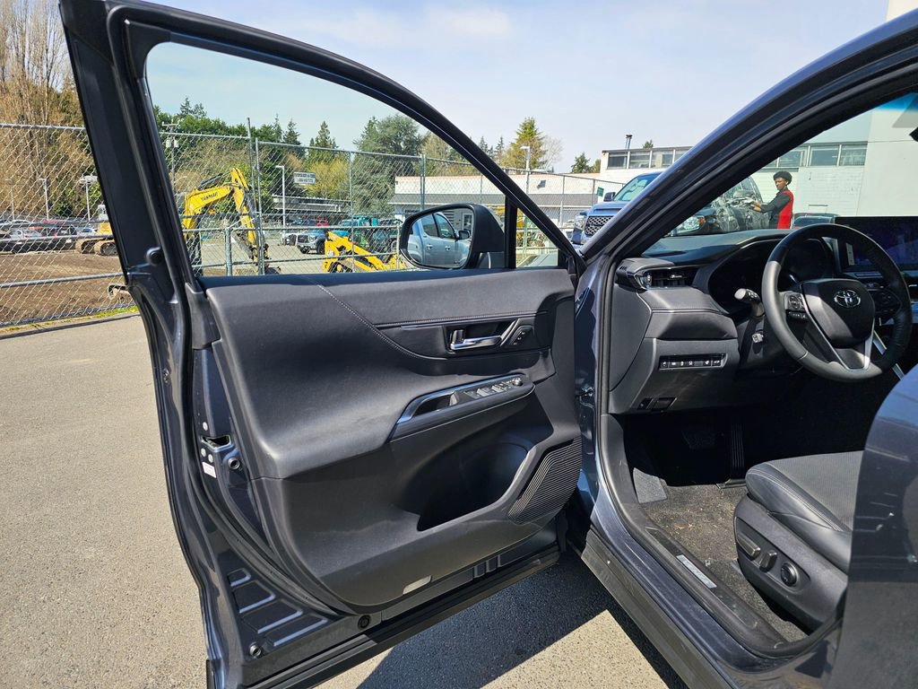 Used 2024 Toyota Venza Limited AWD/4WD image 18