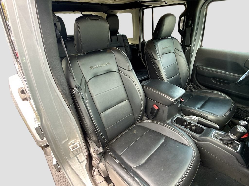 Used 2022 Jeep Wrangler Unlimited Sahara w/ Cold Weather Group AWD/4WD image 25