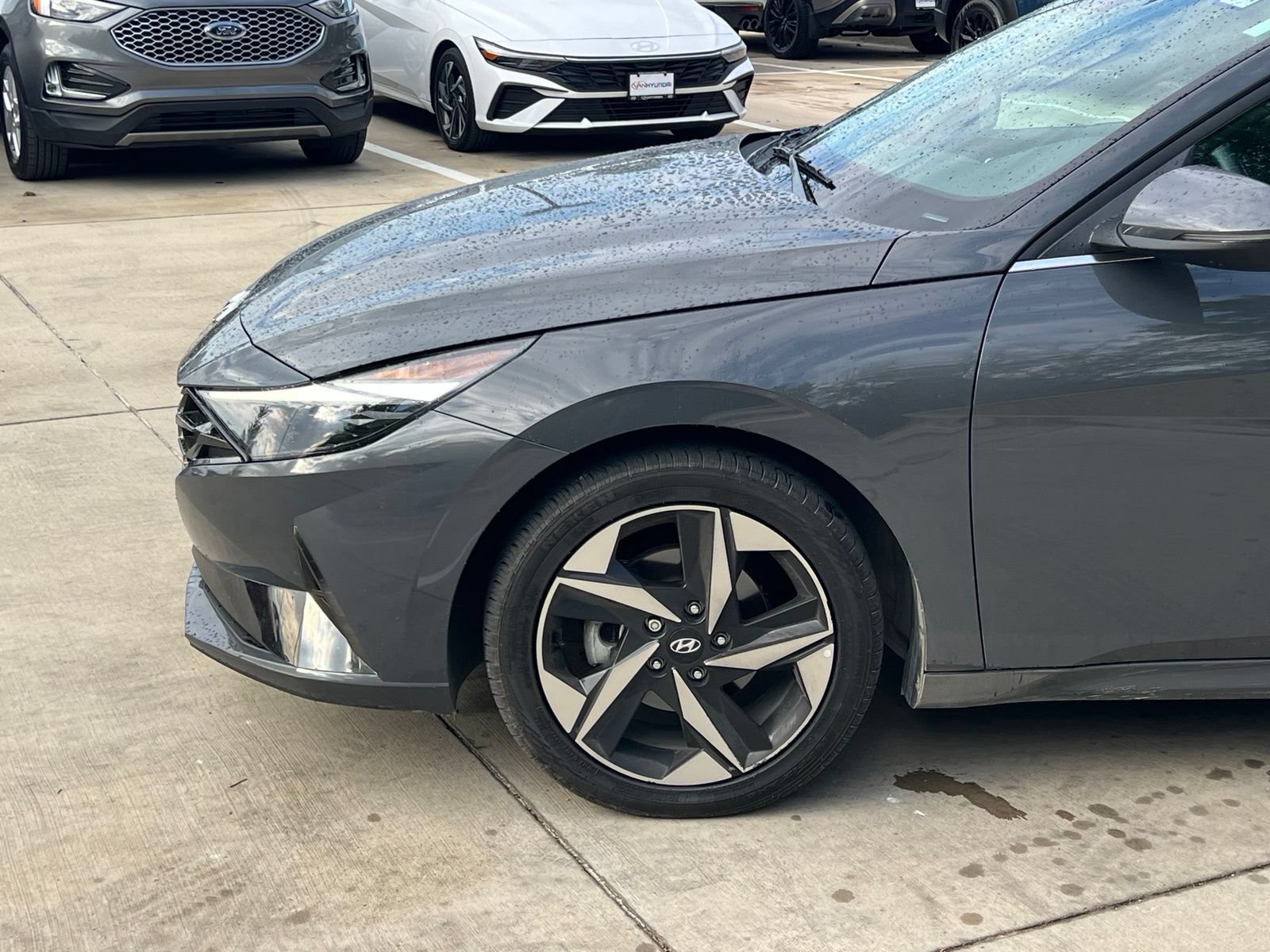 Used 2023 Hyundai Elantra Limited w/ Preferred Accessory Package FWD image 8