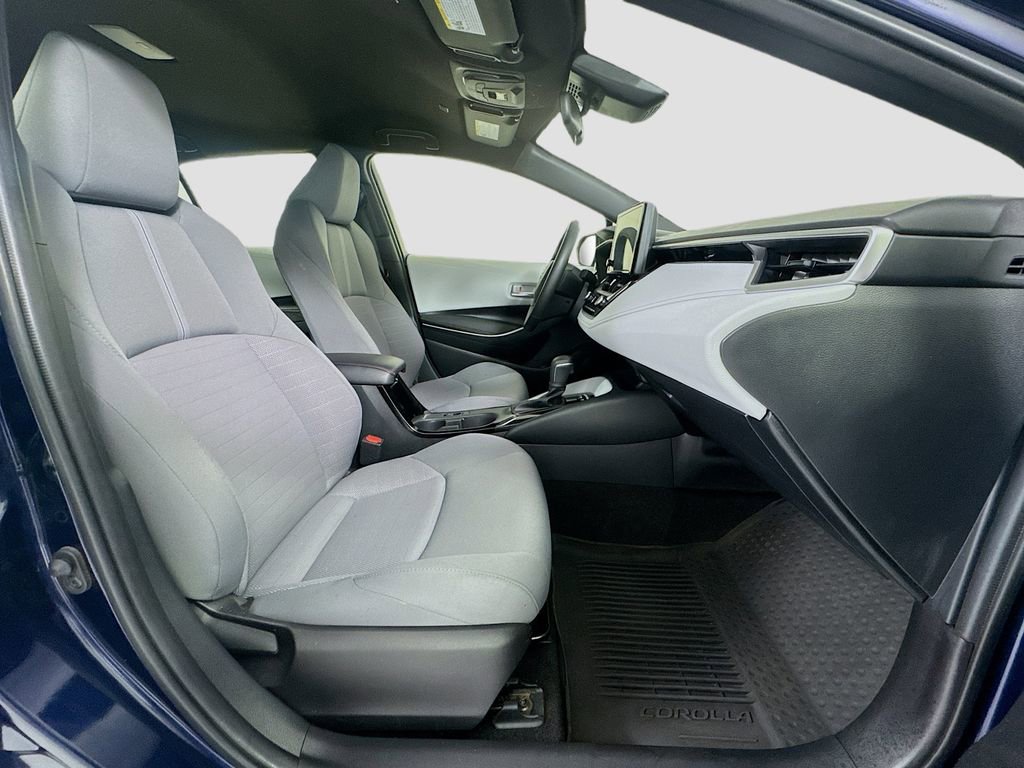 Used 2025 Toyota Corolla SE w/ Convenience Package image 23