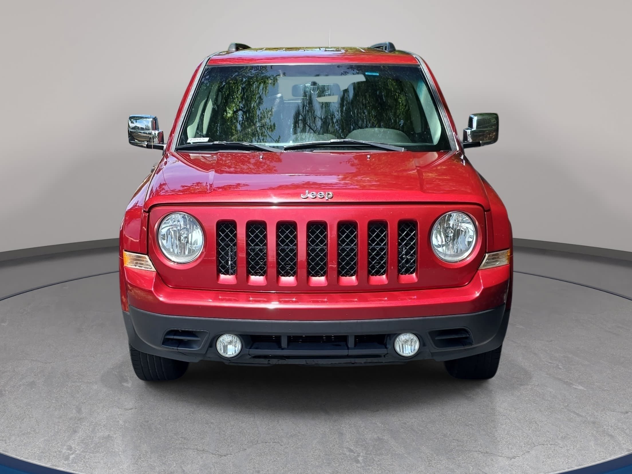 Used 2015 Jeep Patriot Latitude FWD image 2