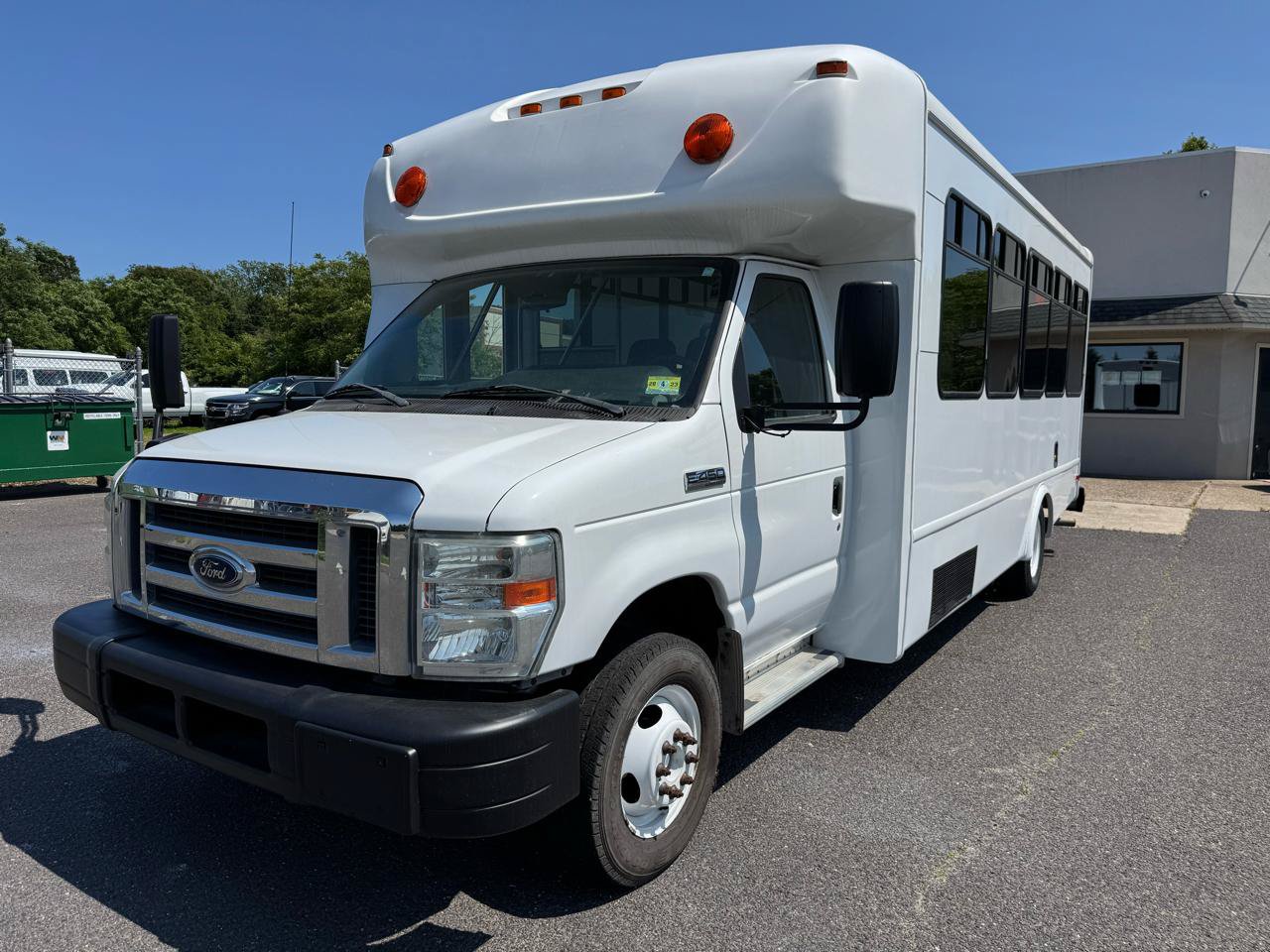 Used 2012 Ford E-450 and Econoline 450 Super Duty w/ Shuttle Bus Prep Pkg RWD image 1