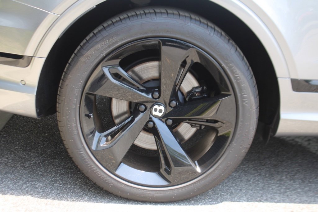 Used 2021 Bentley Bentayga image 16