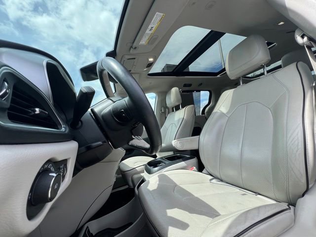 Used 2020 Chrysler Pacifica Limited w/ Advanced Safetytec Group FWD image 16