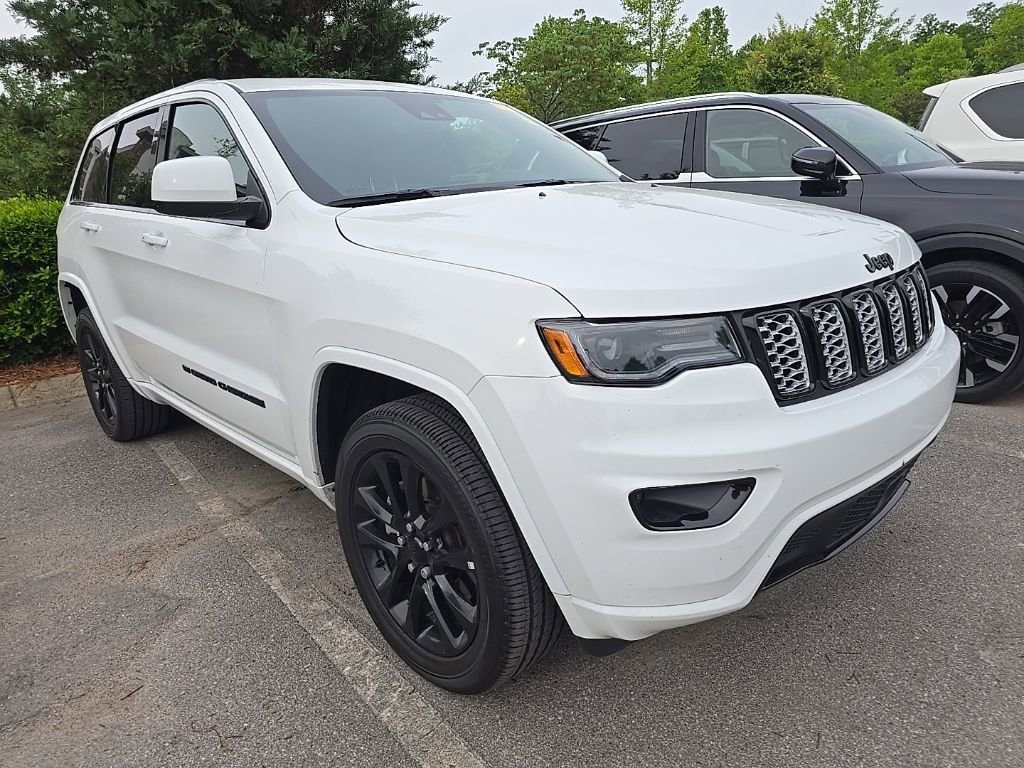 Used 2022 Jeep Grand Cherokee Laredo X AWD/4WD image 2