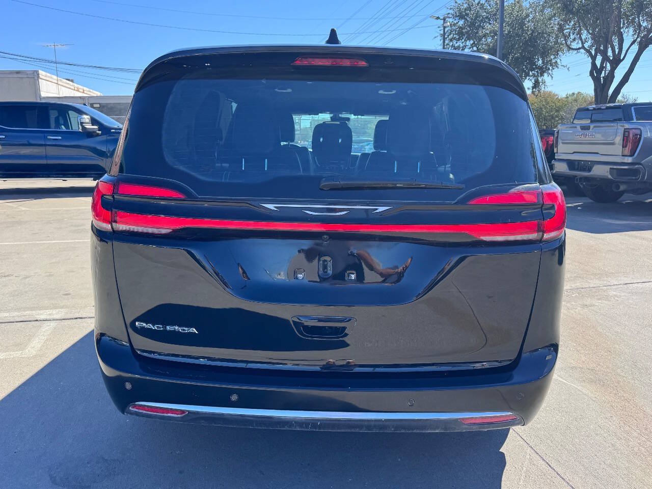 Used 2027 Chrysler Pacifica Select FWD image 6